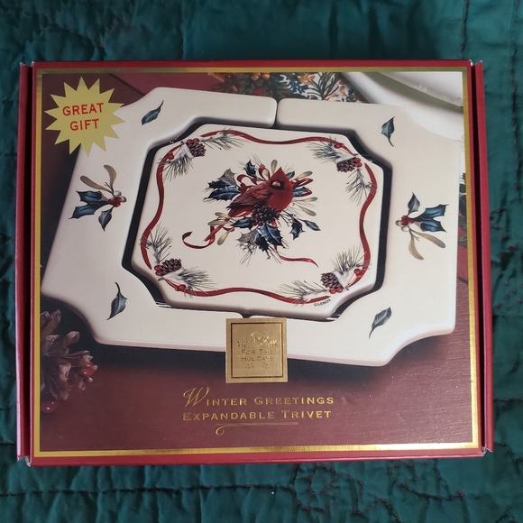 LENOX Winter Greetings Expanding Trivet - Picture 4 of 9